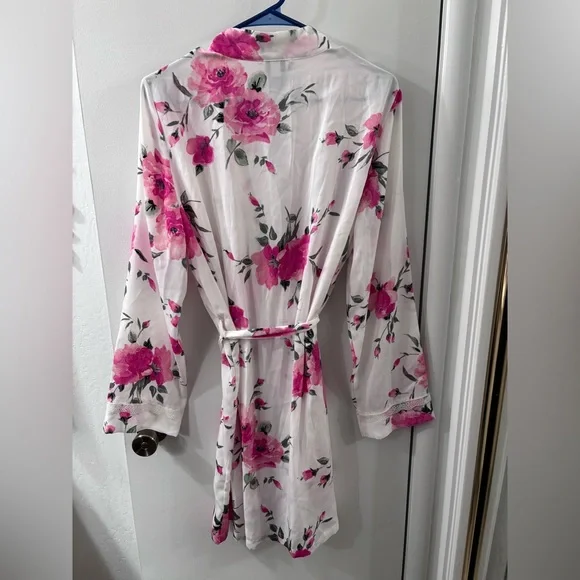 Soft Spring Floral Robe - Picture 3 of 5